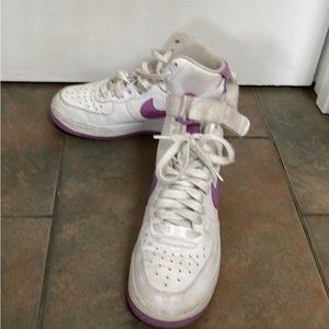 Women’s 6.5 purple high top Air Force one.